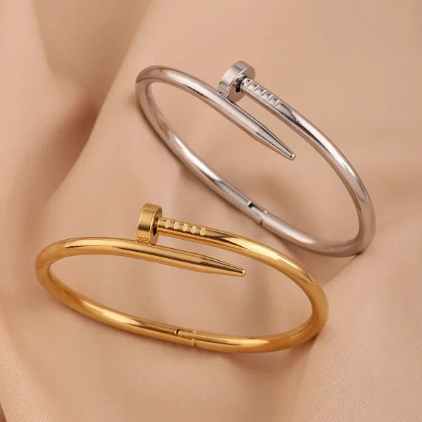 “Elegant Nail Bracelet – Bold & Timeless Design”
