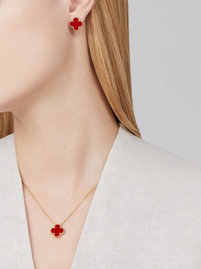 Elegant Gold Necklace